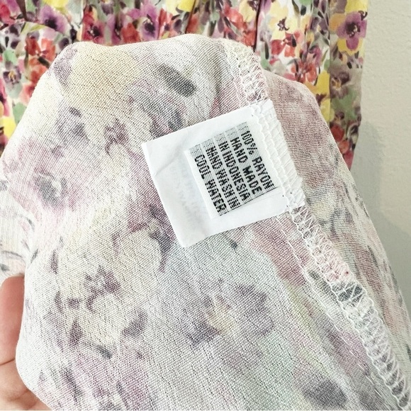 Hazel & Folk VIVIANNE MIDI DRESS
FLORAL ESCAPE Size Small S - Picture 6 of 8